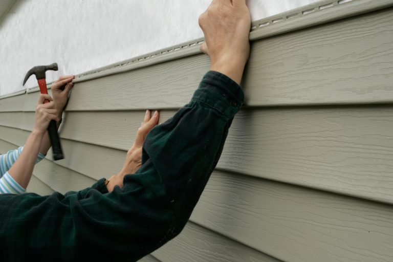 Expert Vinyl Siding Installation Service | Professional Replacement